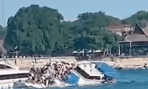 Video sốc: Khoảnh khắc tàu du lịch chở 89 khách lật giữa biển ở Bali, mọi người đập vỡ cửa sổ để thoát thân