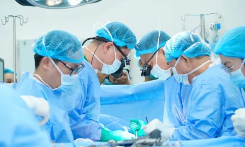 Ca ghép tim xuyên đêm cứu thiếu niên 15 tuổi tại Bệnh viện Đại học Y Dược TPHCM