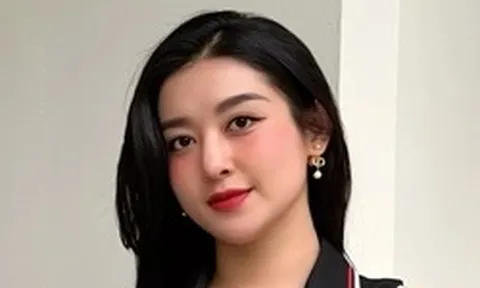 Từ vụ Á hậu Huyền My pass lại đôi giày hiệu cũ, nghĩ gì về chuyện nghệ sĩ thanh lý quần áo mặc rồi