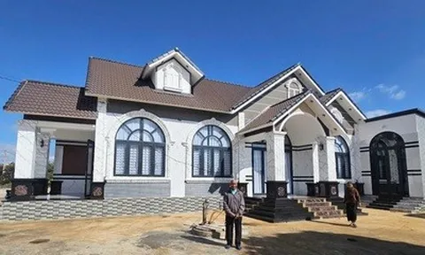 "Làng tỷ phú" giữa cao nguyên, ô tô tiền tỷ bon bon chạy trên đường