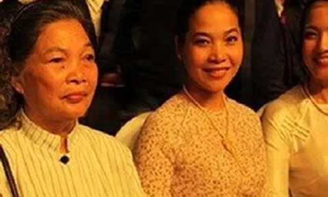 Nữ NSƯT 88 tuổi bảo con gái là NSND: "Con ơi, khó sống quá. Mẹ sợ quá!"
