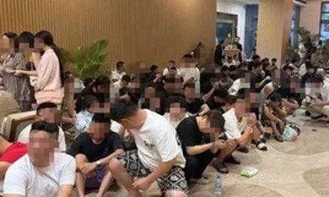 Đột kích hai tòa nhà liên quan tới tỷ phú, công an thu giữ hơn 900 thiết bị điện tử, tạm giam 'hàng trăm cán bộ online'