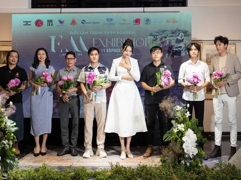 Top 3 Miss World Việt Nam đến chúc mừng họa sĩ Phan Anh Thư