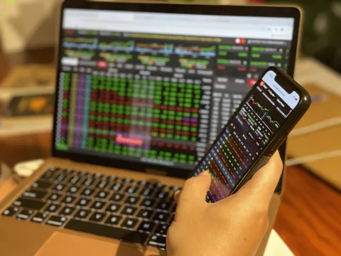 Chứng khoán ngày 15-7: Tâm lý nhà đầu tư dần ổn định, dự báo thị trường tăng điểm