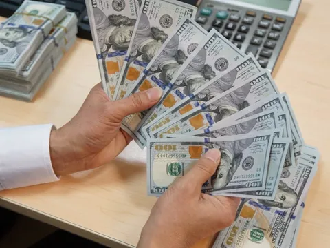 Giá USD tự do và ngân hàng đồng loạt tăng
