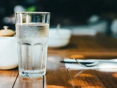 Chuyên gia tiết lộ cách uống nước tốt nhất để đẩy lùi lão hóa