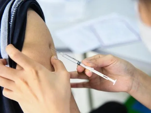 Người không tiêm vắc-xin có nguy cơ mắc Covid-19 cao hơn khoảng 5 lần