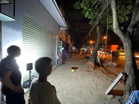 Tạt đầu xe, người đàn ông bị chém tử vong