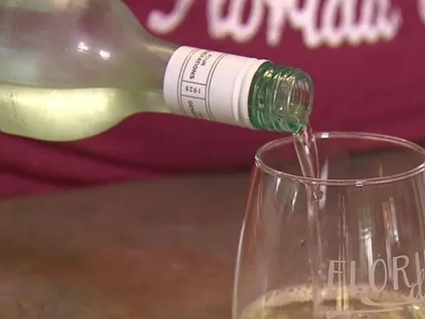 Rượu không có lợi cho sức khỏe của người dưới 40 tuổi