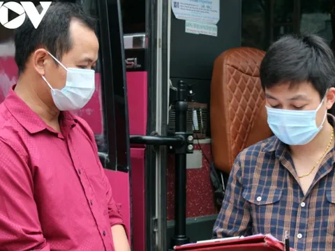 Giá xăng giảm, vì sao giá hàng hóa vẫn leo thang?