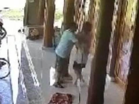 Đề nghị xử lý kỷ luật Chủ tịch Ủy ban MTTQ xã "sàm sỡ" nữ sinh lớp 10