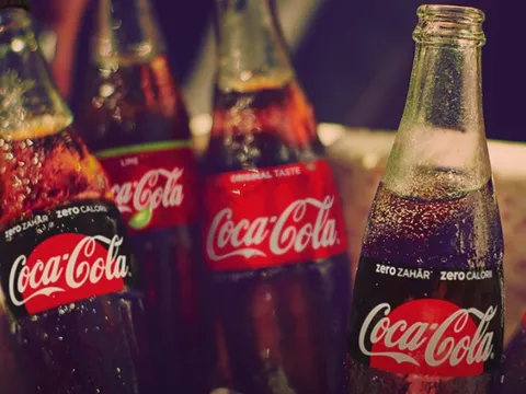 Coca-Cola, thuốc chữa bệnh bỗng trở thành thương hiệu đồ uống dẫn đầu: Câu chuyện ly kỳ về công thức "tuyệt mật"
