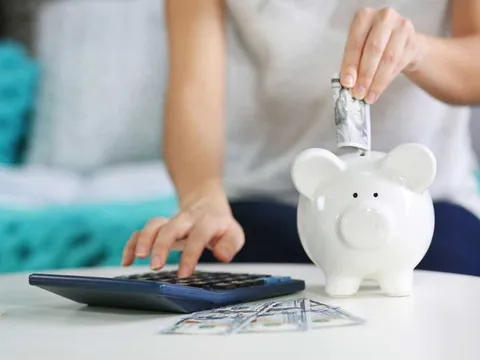 Nếu muốn mua nhà hoặc để dành tiền nghỉ hưu thì thời điểm tiết kiệm thích hợp nhất là khi nào?