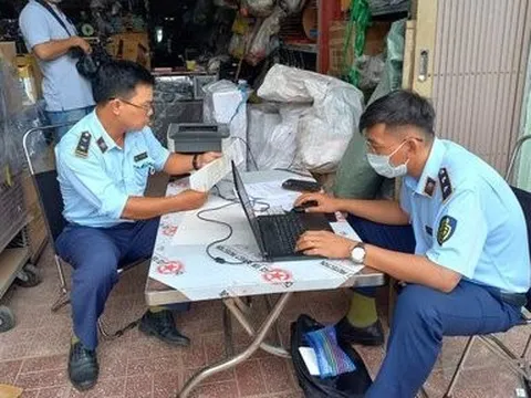 Thu giữ nhiều thiết bị điện tử vi phạm tại một cơ sở kinh doanh