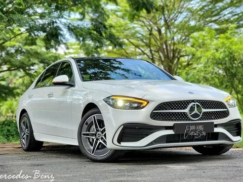 Mercedes-Benz C-Class 2022 lắp ráp về đại lý: Nhiều trang bị, làm khó BMW 3-Series