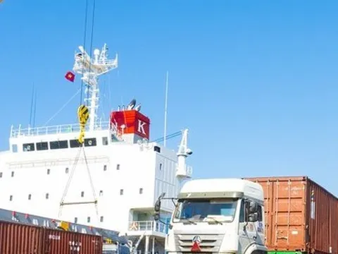 Đầu tư bến cảng 5 vạn tấn tạo đà phát triển dịch vụ logistics tại miền trung