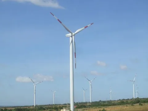 Bộ Công Thương đề xuất dự án điện gió, điện mặt trời đàm phán với EVN để bán điện