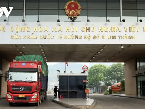 Thấy gì từ kim ngạch xuất nhập khẩu qua Lào Cai vượt mốc tỷ USD?