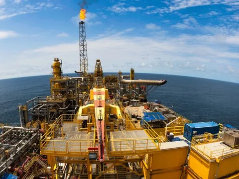 Ôm ít nhất 11 tỷ thùng dầu chưa động đến, nền kinh tế tăng trưởng nhanh nhất thế giới đã muốn bỏ dầu đi làm du lịch