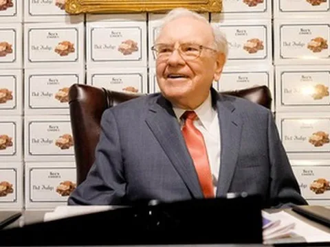 Làm việc vì đam mê như Warren Buffett: Từng không hề hỏi lương khi chưa là tỷ phú, cuối tháng mới biết nhận được bao nhiêu tiền