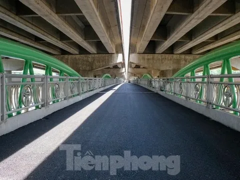 Cận cảnh cầu vòm sắt vượt hồ Linh Đàm trước ngày thông xe