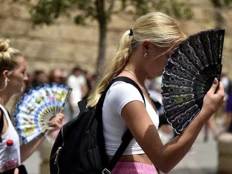 Giá khí đốt tăng vọt, nhiều nước châu Âu vạch kế hoạch khẩn cấp yêu cầu người dân tắt điện, điều hoà dù trời nóng như đổ lửa