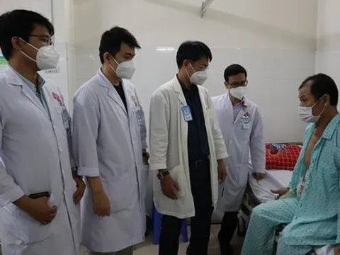 Hành trình hút 15 lít mật bị vỡ trong ổ bụng bệnh nhân bị tai nạn