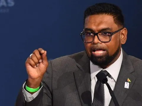 Nền kinh tế tăng trưởng nhanh nhất thế giới đã muốn bỏ dầu đi làm du lịch