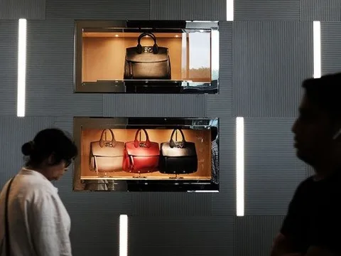 Chẳng màng lạm phát, người giàu "vỗ béo" các hãng xa xỉ phẩm