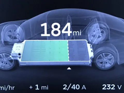 Chơi chiêu như Tesla: khóa dung lượng pin xe điện, người dùng phải trả 4.500 USD mới được mở khóa tính năng