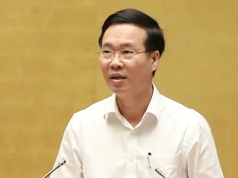 Bộ Chính trị: Mỗi năm cử khoảng 400 cán bộ đi nước ngoài bồi dưỡng kiến thức