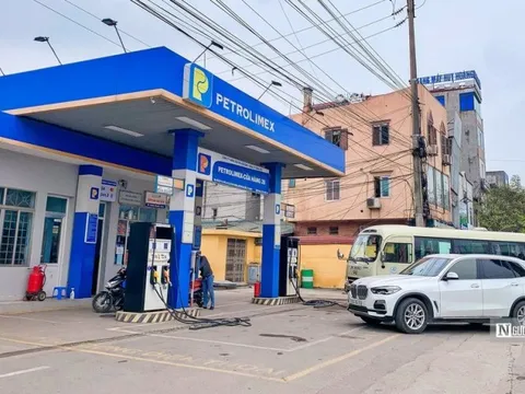 Nhà bán lẻ xăng dầu lớn nhất nước Petrolimex báo lỗ