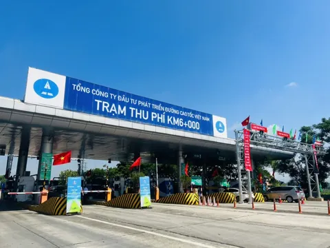 Ngày đầu cao tốc Nội Bài-Lào Cai chỉ thu phí không dừng, nhiều xe không đủ tiền trong tài khoản