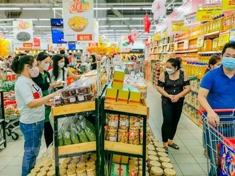 Thủ tướng yêu cầu kiểm soát giá hàng hóa, dịch vụ sau khi giá xăng dầu giảm mạnh