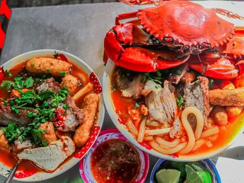 Gánh bánh canh hơn 30 năm ở Sài Gòn, có bát lên tới 300 nghìn, khách vẫn khen "giá hợp lý"