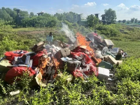 Long An: Tiêu hủy 115.740 gói thuốc lá ngoại nhập lậu