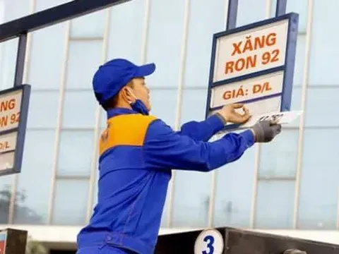 Giá xăng giảm lần thứ 4 liên tiếp