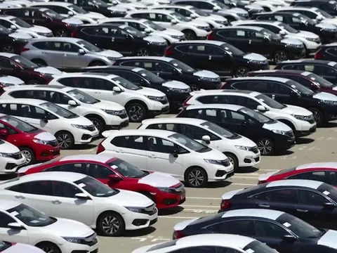 Nhập khẩu ô tô: Vì sao lượng tăng, giá trị giảm?