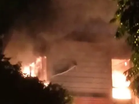 Cháy dữ dội tại căn nhà 3 tầng ở Hà Nội