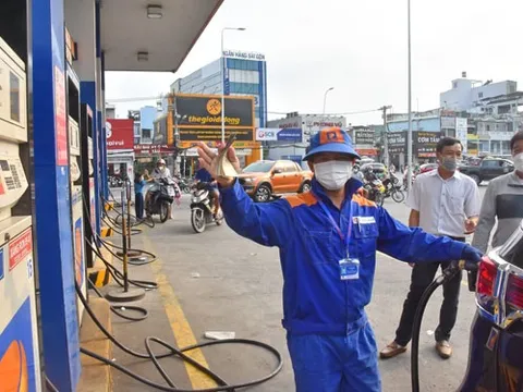 Báo cáo Thủ tướng xin chủ trương về thuế tiêu thụ đặc biệt, VAT đối với xăng dầu.