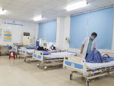 Đoàn khách 100 người từ Hà Nội vào Đà Nẵng du lịch, 24 người vào viện do ngộ độc