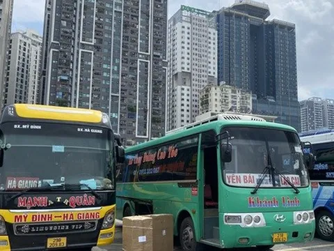 Lý do xăng dầu giảm giá mạnh nhưng giá hàng hoá và cước vận tải chưa "hạ nhiệt"