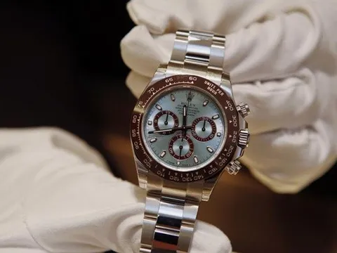 Đồng hồ xa xỉ “đại hạ giá” khi tiền số lao dốc