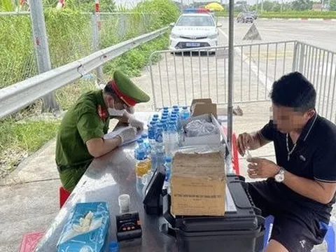 Tài xế chây ỳ hơn 2 tiếng trên cao tốc, kiểm tra bị phát hiện dương tính với ma túy