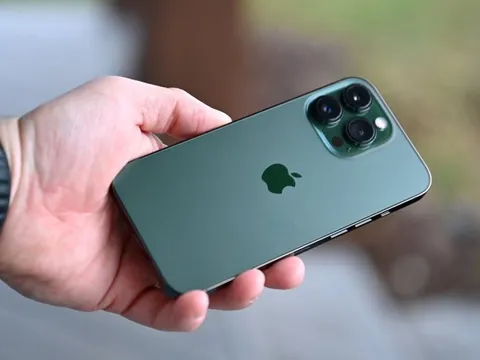 iPhone giảm giá mạnh, liên tiếp bán chạy tại đại lý