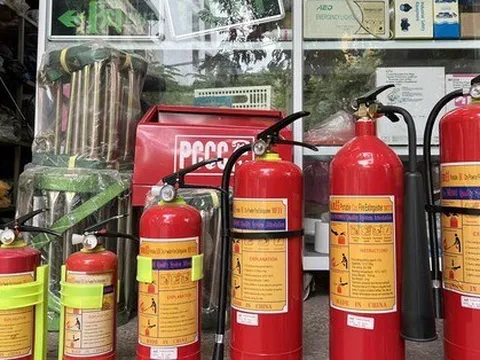 Ám ảnh những vụ hoả hoạn đau lòng: Có cần tích trữ đồ bảo hộ chống cháy trong nhà?