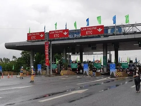 Từ hôm nay, dán thẻ thu phí tự động sẽ phải trả phí