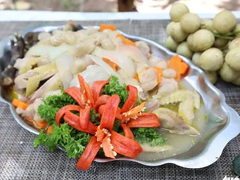 Về Cần Thơ, khó nhịn thèm món 'gà um dâu Hạ Châu' ngọt lịm