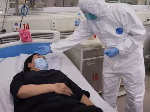 Bệnh nhân mắc COVID-19 nặng tăng: Ai có nguy cơ chuyển nặng nếu mắc biến thể phụ Omicron?