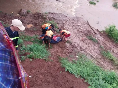 Thương tâm cụ bà bị nước cuốn trôi trong đêm